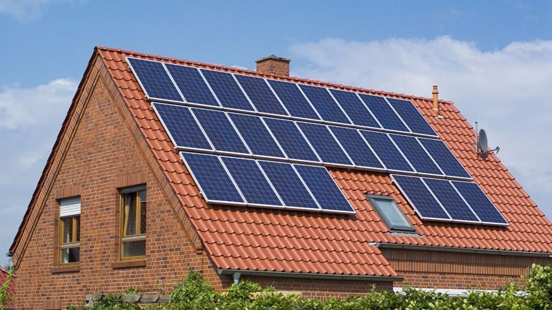 Gedeeltelijke aftrek voorbelasting woning door plaatsing zonnepanelen op dak  