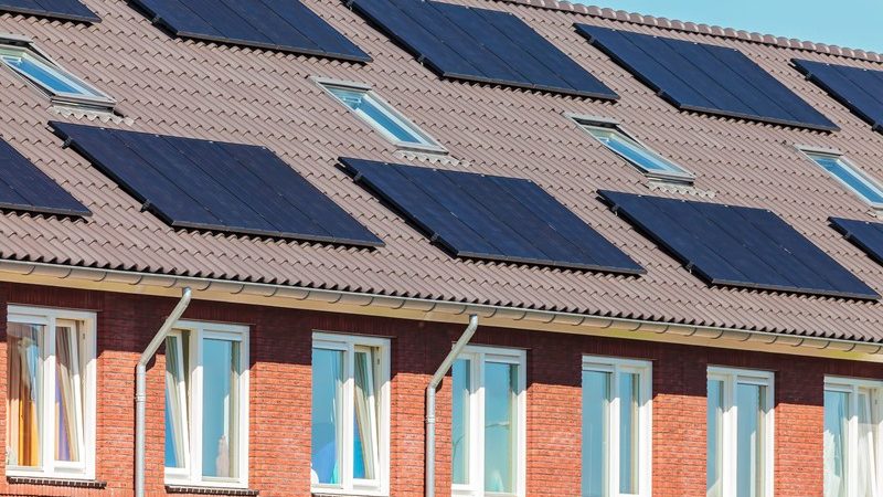 Geen aftrek voorbelasting op bouw woning in verband met plaatsing zonnepanelen op dak  