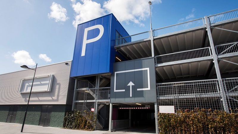 Parkeren bij attractiepark is aparte dienst  