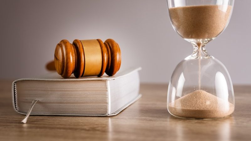 Constatering, dat de redelijke termijn is overschreden, volstaat bij gering financieel belang  