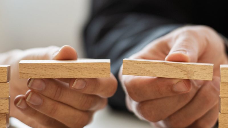 Tussentijds beëindigen arbeidsovereenkomst voor bepaalde tijd  