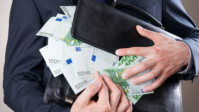 Dga niet vergelijkbaar met vestigingsdirecteuren: gebruikelijk loon terecht hoger  