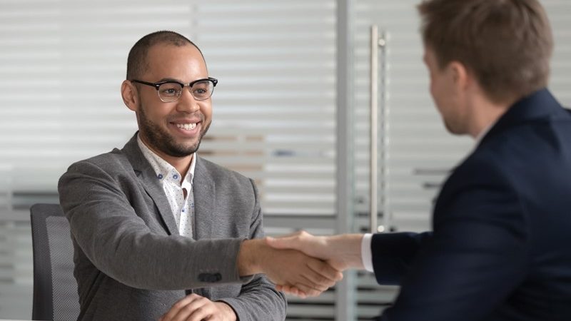 Kan een werknemer van zijn arbeidsovereenkomst af voordat hij is gestart?  