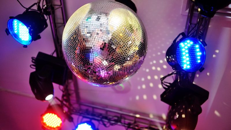 Jeugdzorginstelling brengt privéfeest en familiereis in aftrek  